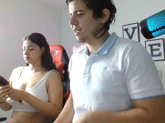 Emy23Jack23 webcam