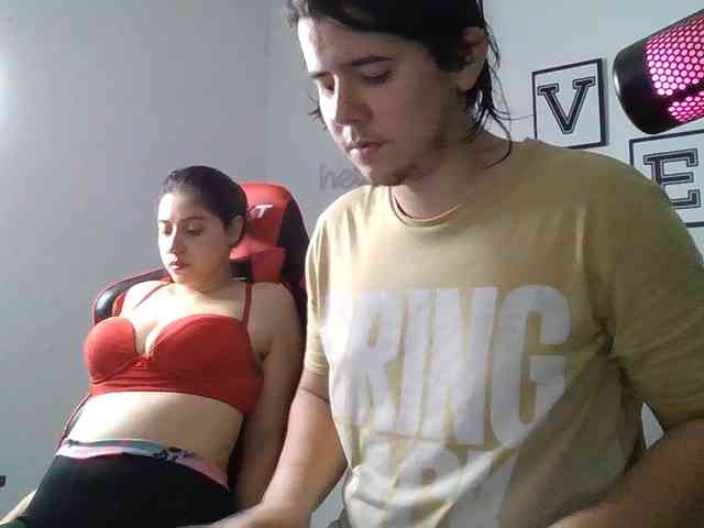 Emy23Jack23 webcam