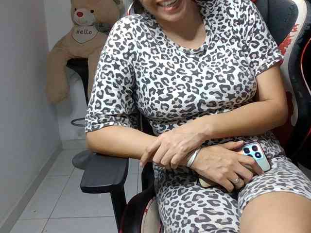 Emy23Jack23 webcam