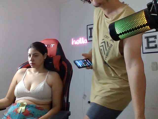 Emy23Jack23 webcam
