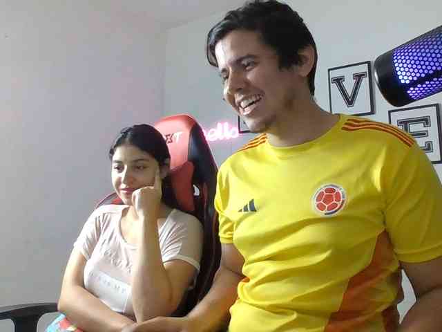 Emy23Jack23 webcam