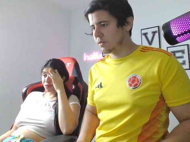 Emy23Jack23 webcam