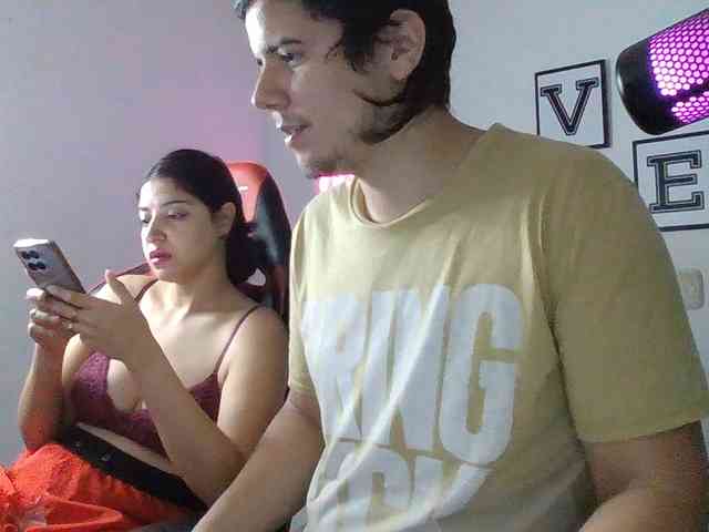 Emy23Jack23 webcam