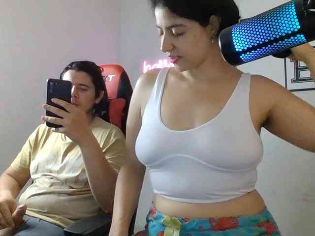 Emy23Jack23 webcam