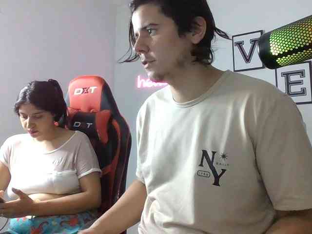 Emy23Jack23 webcam