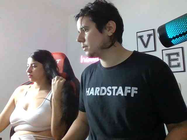 Emy23Jack23 webcam