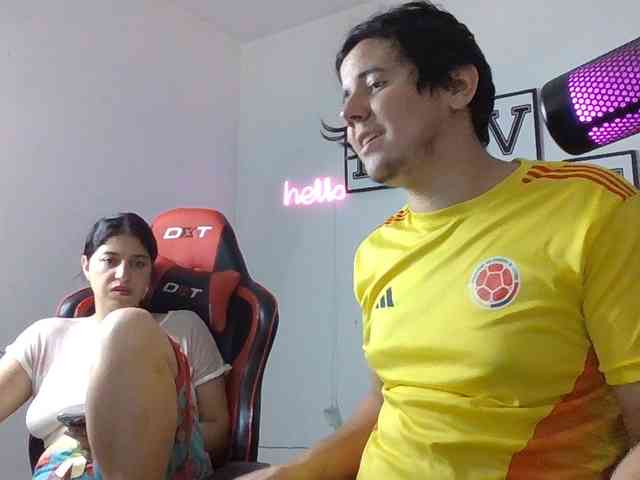 Emy23Jack23 webcam