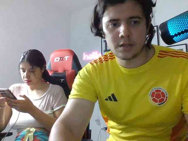 Emy23Jack23 webcam