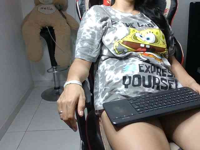 Emy23Jack23 webcam