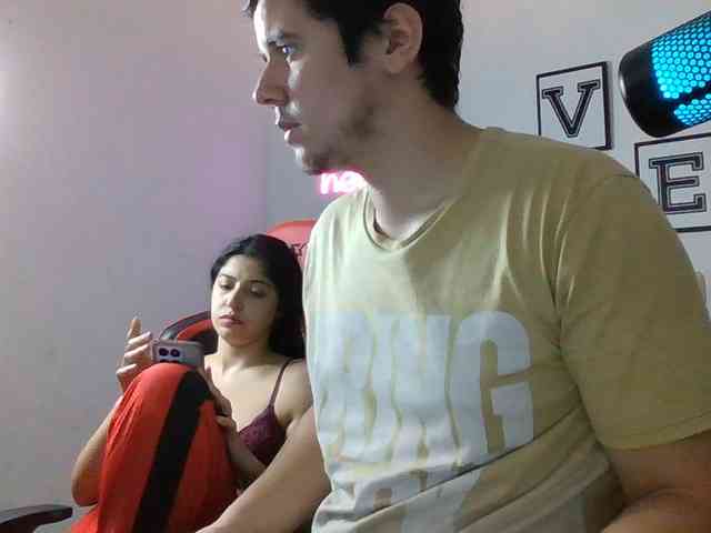 Emy23Jack23 webcam