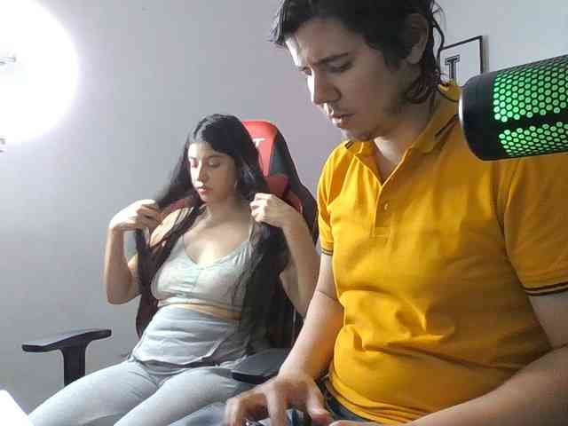 Emy23Jack23 webcam