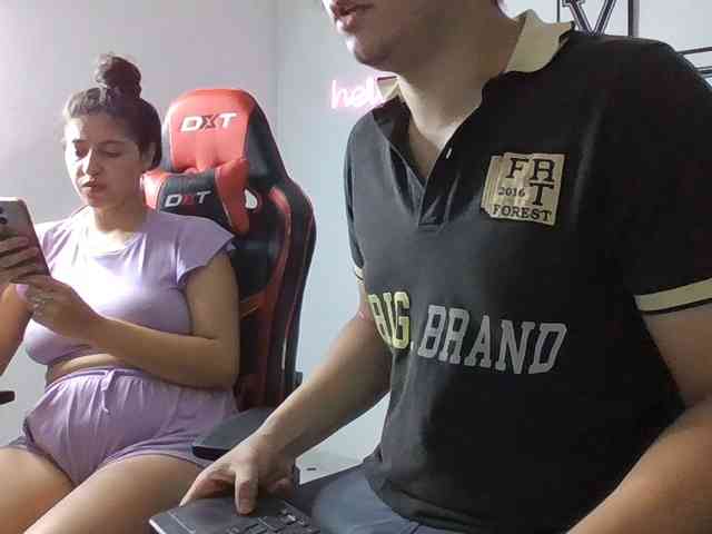 Emy23Jack23 webcam