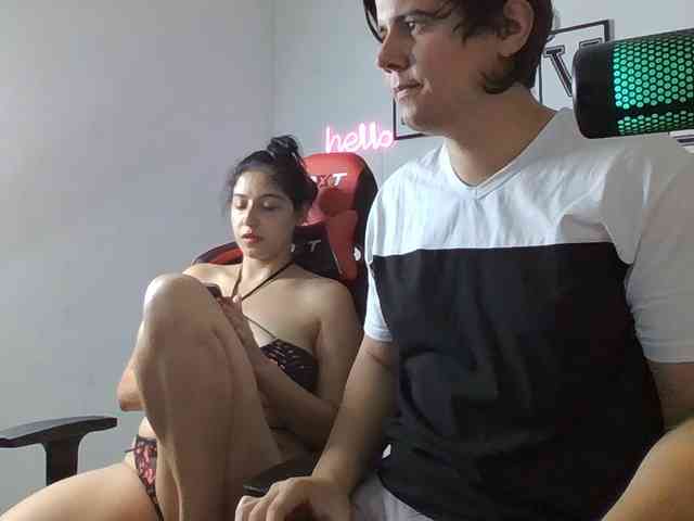 Emy23Jack23 webcam
