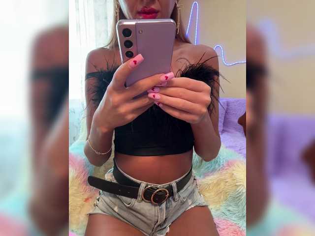 MiaSugar's BongaCams show and profile