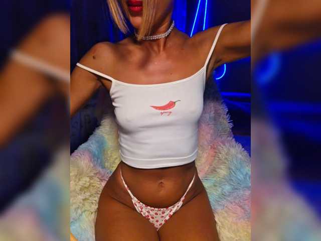 MiaSugar's BongaCams show and profile