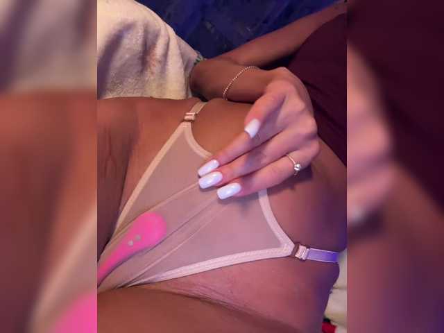 MiaSugar's BongaCams show and profile