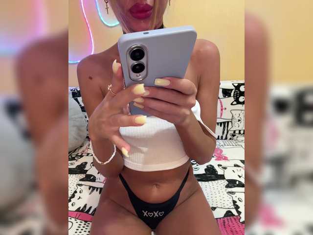 MiaSugar's BongaCams show and profile