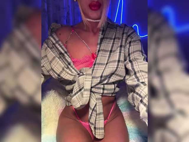 MiaSugar's BongaCams show and profile