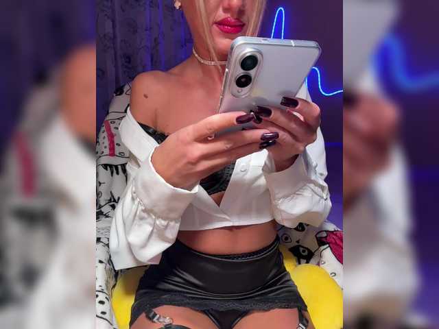 MiaSugar's BongaCams show and profile