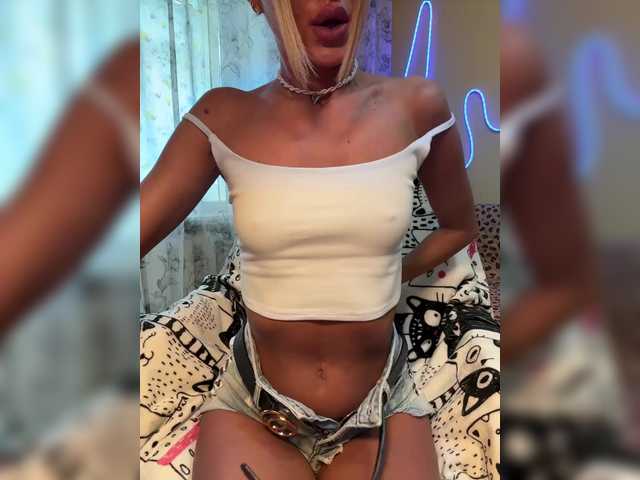 MiaSugar's BongaCams show and profile