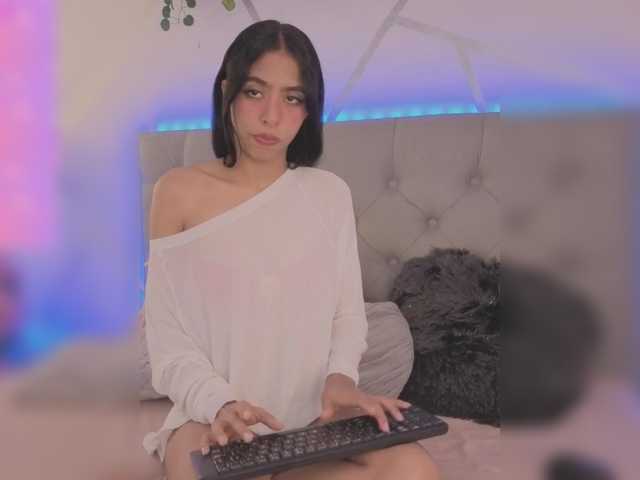 EMMAAA-STOONEE's BongaCams show and profile