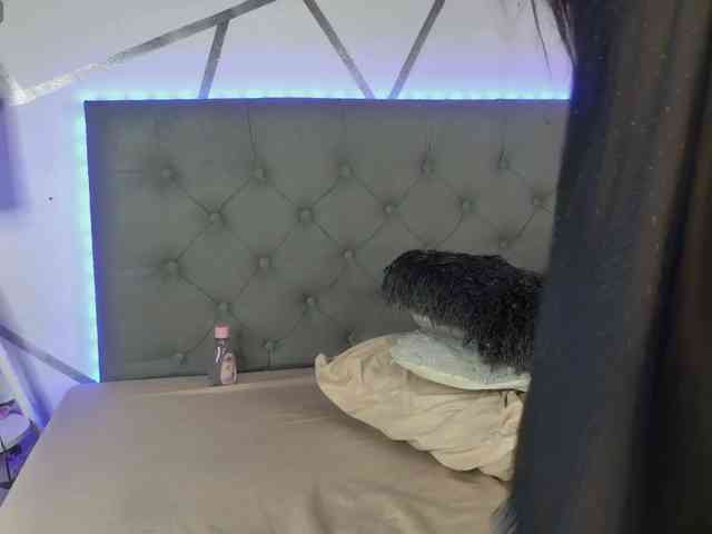 EMMAAA-STOONEE webcam