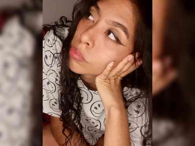 EMMAAA-STOONEE webcam