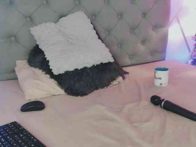 EMMAAA-STOONEE webcam