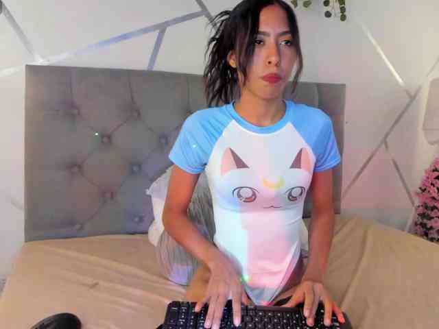 EMMAAA-STOONEE webcam