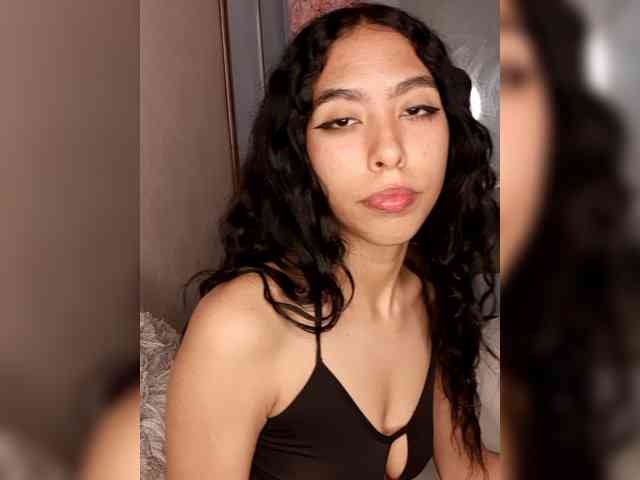 EMMAAA-STOONEE webcam