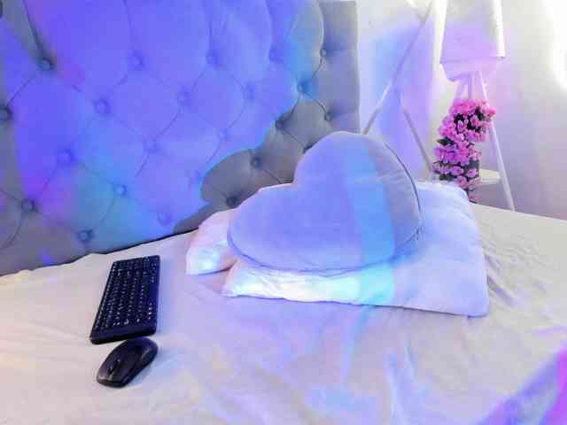 EMMAAA-STOONEE webcam