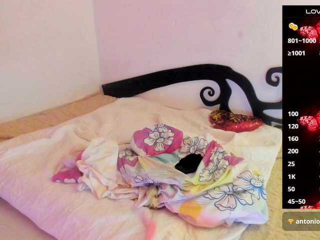 moon77's BongaCams show and profile