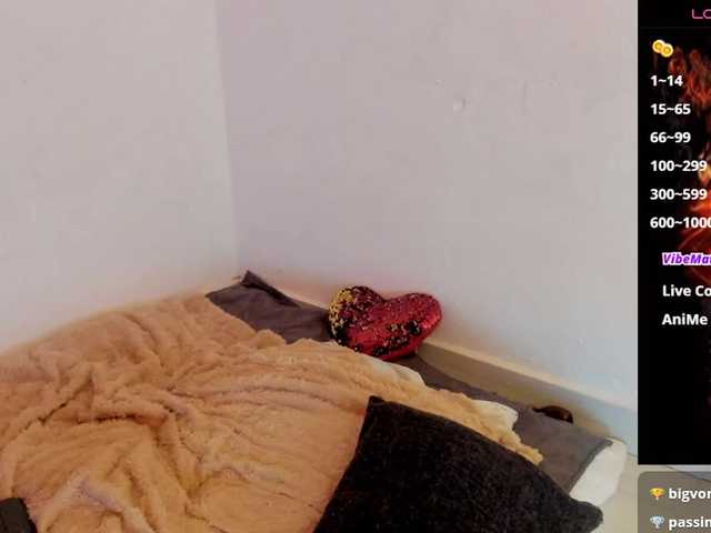 moon77's BongaCams show and profile