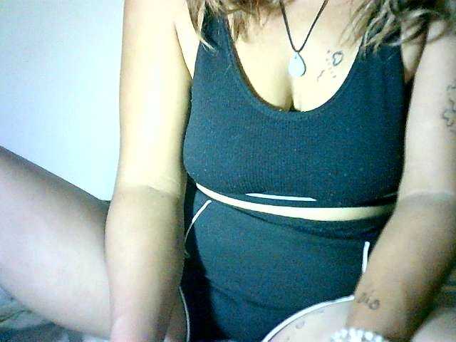 Menronjahh webcam bongacams model stream image