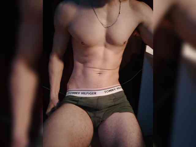 Alexboyb Live Webcam on BongaCams