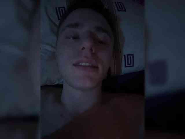 Benjami222 Live Webcam on BongaCams