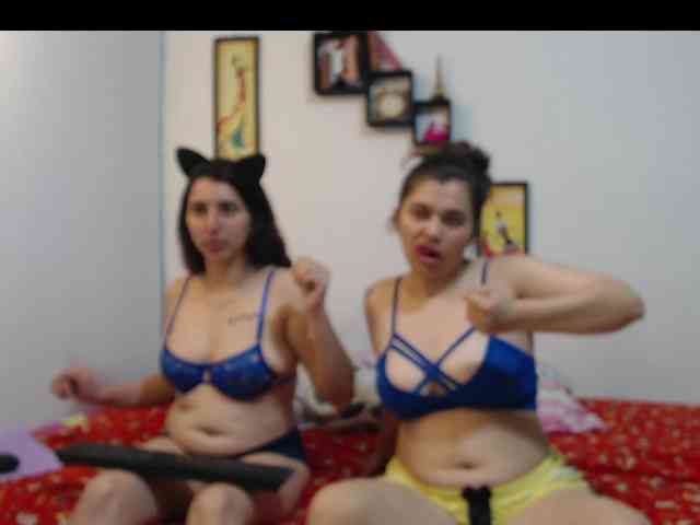 LunaandBellaa webcam