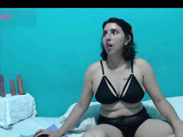 LunaandBellaa webcam