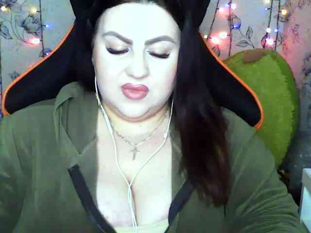 Ruby-Lorrie Ruby-Lorrie