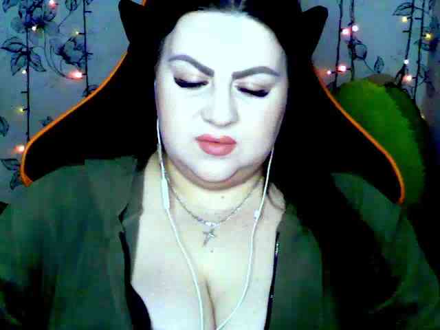 Ruby-Lorrie Ruby-Lorrie