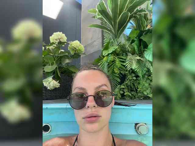 VALERIYAAA webcam