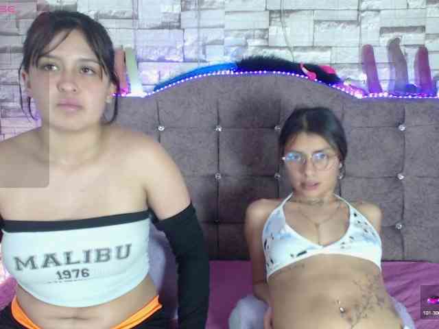 GIRLS-LESBI-HOTT webcam