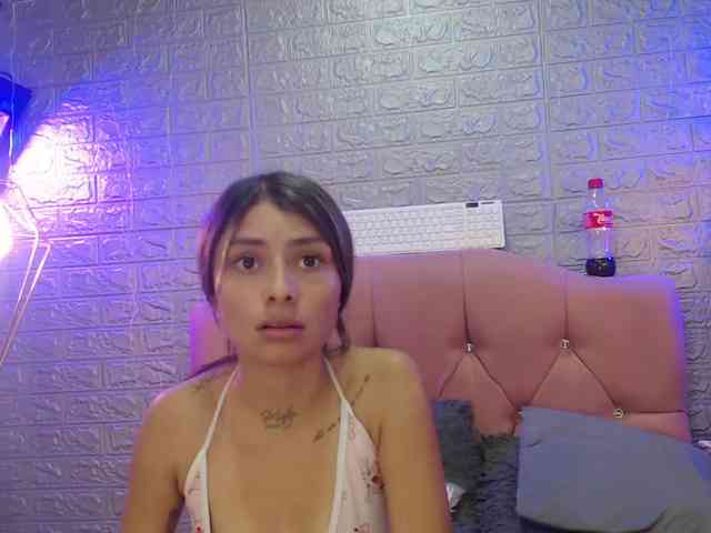 GIRLS-LESBI-HOTT webcam