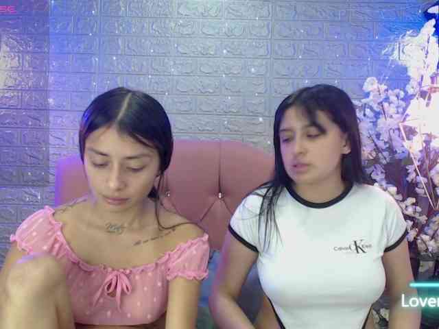 GIRLS-LESBI-HOTT webcam