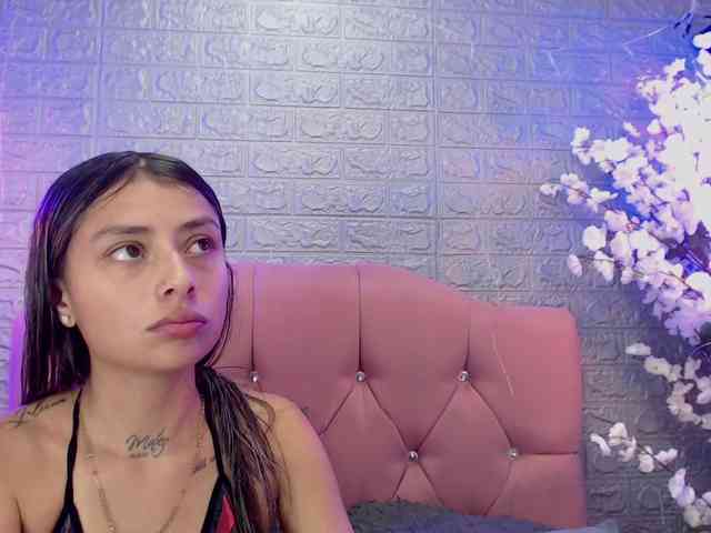 GIRLS-LESBI-HOTT webcam