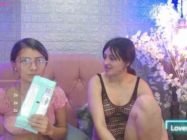 GIRLS-LESBI-HOTT webcam