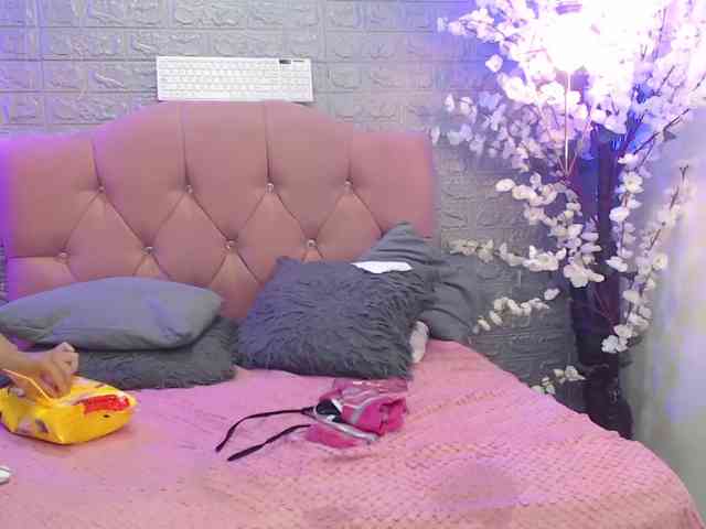 GIRLS-LESBI-HOTT webcam