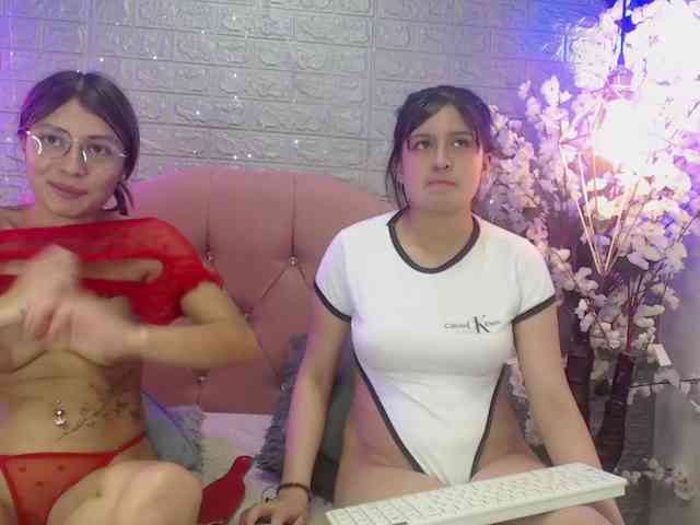 GIRLS-LESBI-HOTT webcam