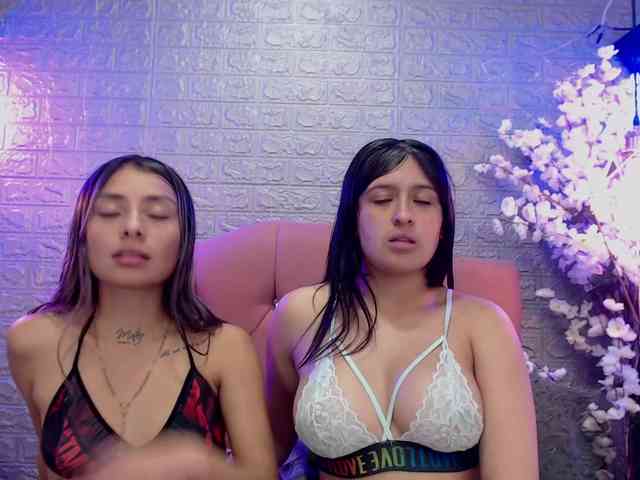 GIRLS-LESBI-HOTT webcam