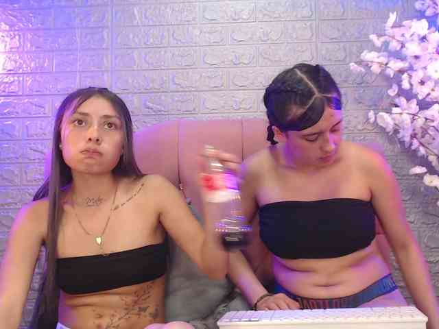 GIRLS-LESBI-HOTT webcam